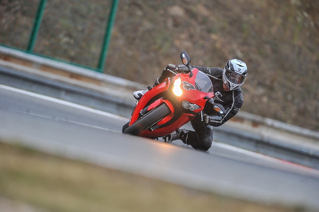 Kvalita súčasných prilieb na motorku z hľadiska materiálov