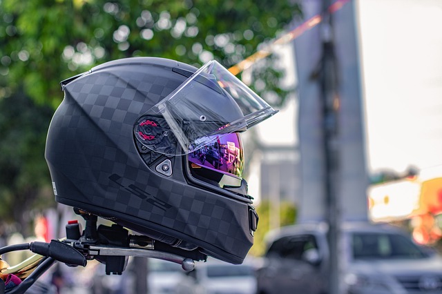 Súčasti, akými disponuje moderná a kvalitná moto prilba